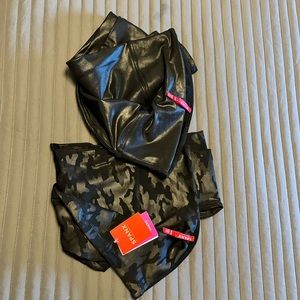 2 spanx leggings